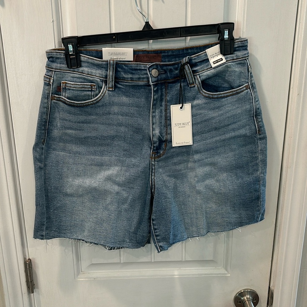 NWT Judy Blue It Takes Two relaxed fit shorts